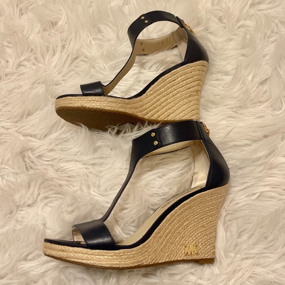 Brand NEW!!!! Michael Kors Navy Wedges - Picture 5 of 12
